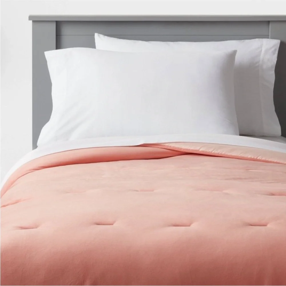 PILLOWFORT NWT velvet kids quilt -pink -twin